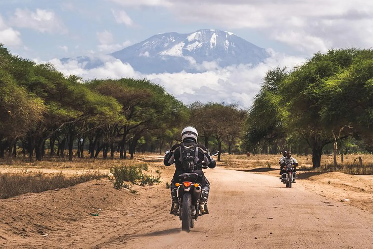 Erleben Sie Motorrad-Abenteuertouren in Tansania.